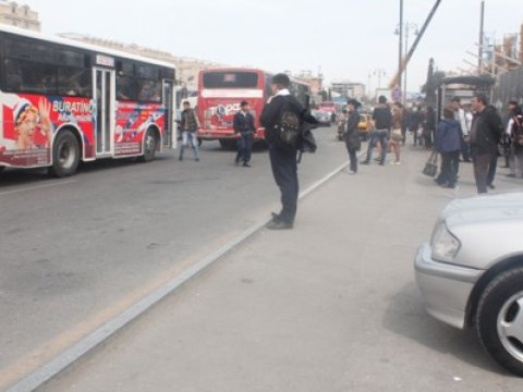 “Ay qız, “ağıllı bilet” almısan?” – Avtobusda kart sistemi - FOTOREPORTAJ