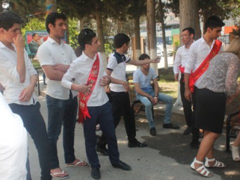 Jurnalist olmaq istəyən gözdən əlil qızın “Son zəng”i - FOTOLAR  