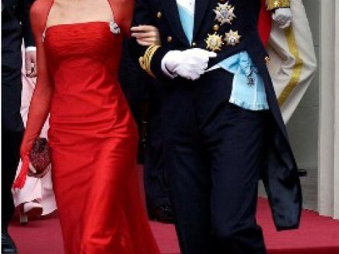 İspaniyanın yeni kralı: ilk sevgilisi narkoman qızı, ikincisi evli və jurnalist idi 