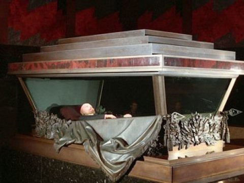 Leninin ölümündən sonrakı “həyatı" - Mavzoleyin SİRLƏRİ