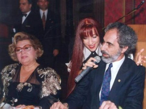 Bir şəklin tarixçəsi: Türk müğənninin hiyləsi, Turqut Özalın təkidi, Elçibəyin ifası...