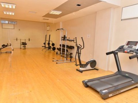 “Digər ali məktəblərin tələbələri bizə həsəd aparırlar” - BANM tələbələrinin yaşadığı yataqxanadan REPORTAJ