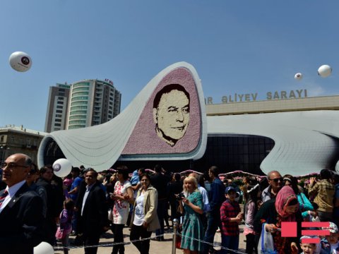 Bakıda Gül bayramı keçirilir - FOTOLAR