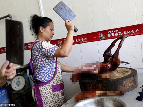 40 min iti kəsib yedilər - FOTOLAR