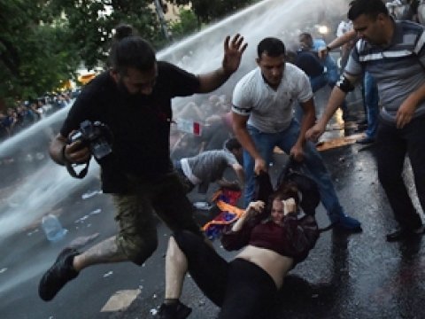 Yerevandakı aksiya vəhşicəsinə dağıdılıb - VİDEO