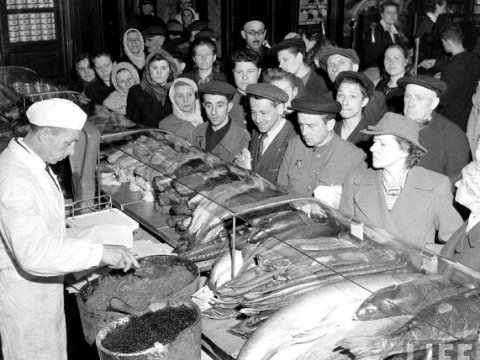 Bir şəklin tarixçəsi: Qara kürü - varlıların bəyənmədiyi fəhlə-kəndli yeməyi...