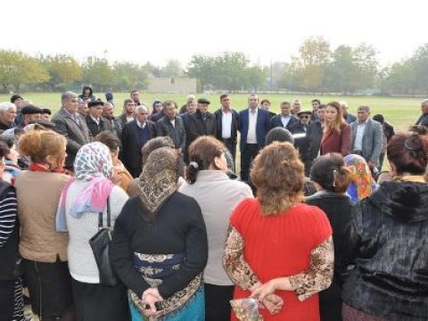 Qənirə Paşayeva seçicilərlə görüşlərini davam etdirir - FOTOLAR