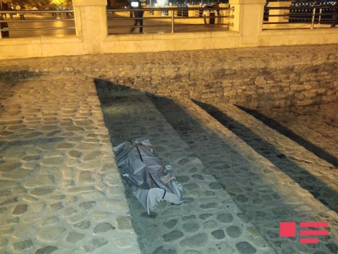 Paytaxtda 18 yaşlı qız intihar etdi-FOTO