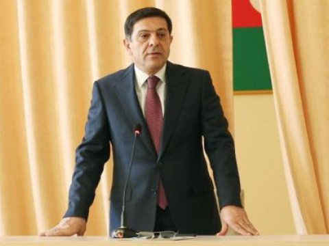 Xaləddin İsgəndərov həmkəndlilərinə peyin iylədir - FOTOLAR