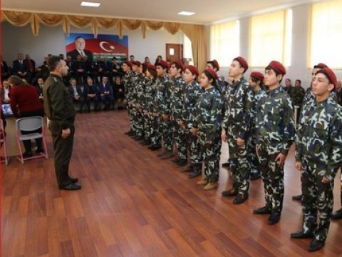 Zabitlər məktəblərdə hərbi dərs keçirlər
