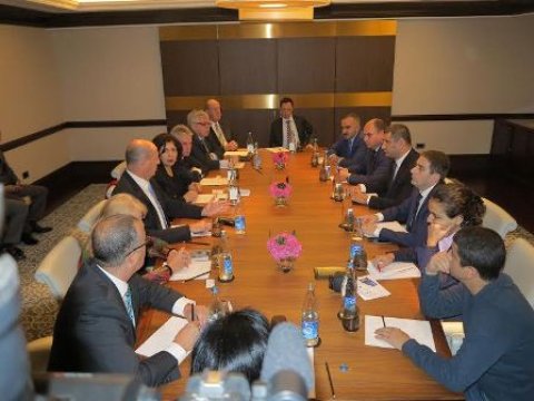 Seçkiləri izləyəcək əcnəbi deputatlar jurnalistlərlə görüşdülər - FOTO