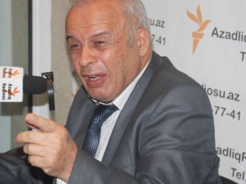 Dramaturq: “Yalnız "adamı" olanların əsərləri tamaşaya qoyulur”