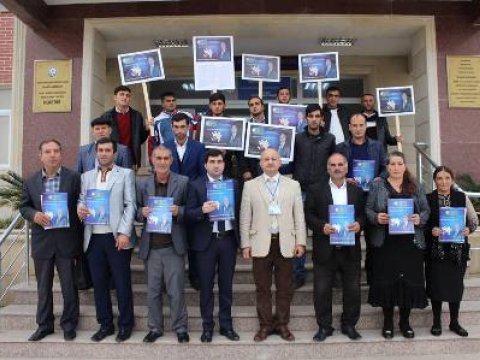 Elçin İsgəndərzadəyə görə bir qrup Azərbaycan ziyalısı  seçicilərə müraicət etdi