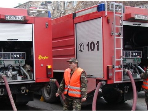  Binanın elektrik sayğacları yanıb