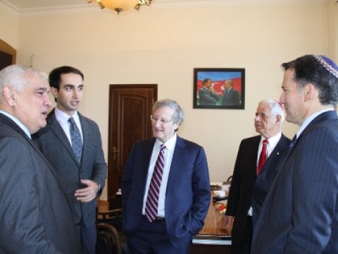 Azərbaycanda çalışmaq istəməyən yəhudinin göz yaşları...