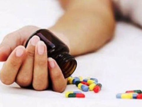  Borclu qadın intihara cəhd etdi 