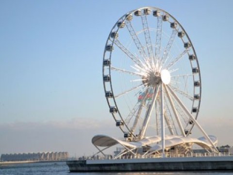  Bakıda azyaşlı attraksiondan yıxılıb 