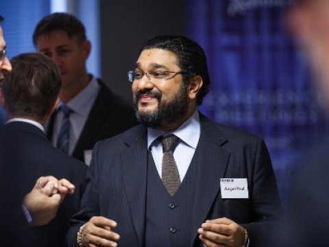 Milyarder özünü 8-ci mərtəbədən atdı