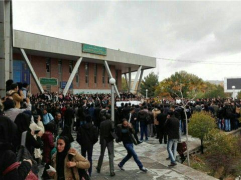 Təbriz tələbələri yenidən etirazlara başlayıblar - FOTO