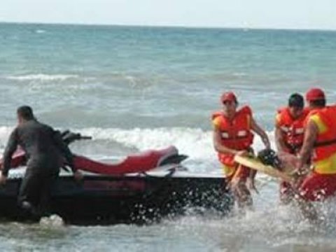  Qadın özünü dənizə atıb 