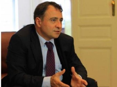 Arif Məmmədov səfir rütbəsindən məhrum edildi 