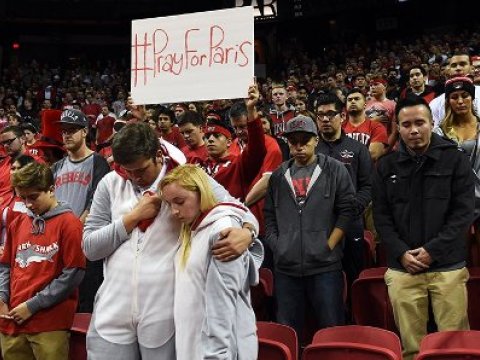 Bütün dünya Parisdəki terror qurbanlarını yad edir - FOTOLAR