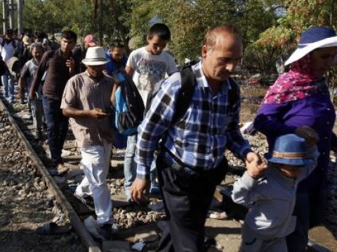 Avropada Paris terrorundan sonra miqrantlara ilk qadağa 