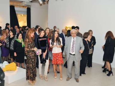 Mehriban Əliyeva sərgidə - FOTO  