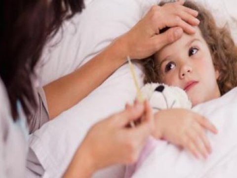 “Valideynlər uşaqların hərarətlərini tez salmağa çalışmasınlar” – Həkim MƏSLƏHƏTİ
