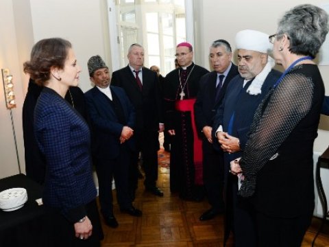  Dini qurumların rəhbərləri Fransa səfirliyində “xatirə kitabı”nı imzalayıblar 