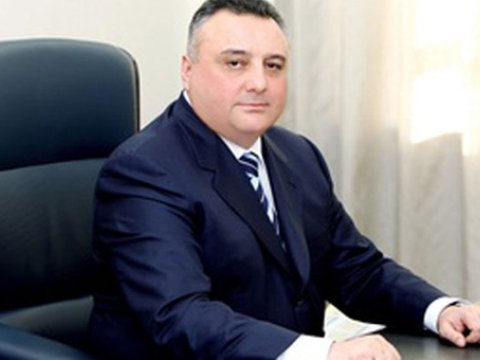 Eldar Mahmudov tabeçiliyində olanları yalnız xüsusi banklardan kredit götürməyə məcbur edib