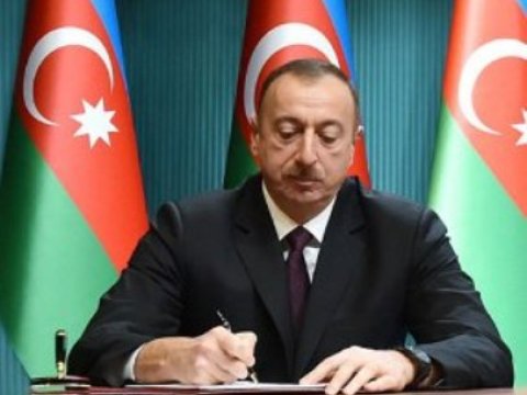 Prezident Eldar Nuriyevi təltif etdi 