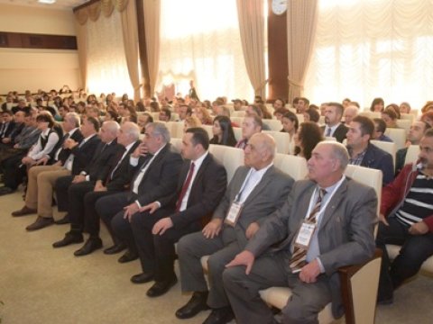 Türkiyənin 90 həkimi  Tibb Universitetində toplantıda - FOTO