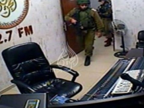 İsrail Fələstin radiosuna basqın edib