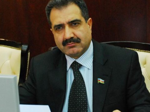 Deputat məmurların villalarının sökülməsinin əleyhinə çıxdı