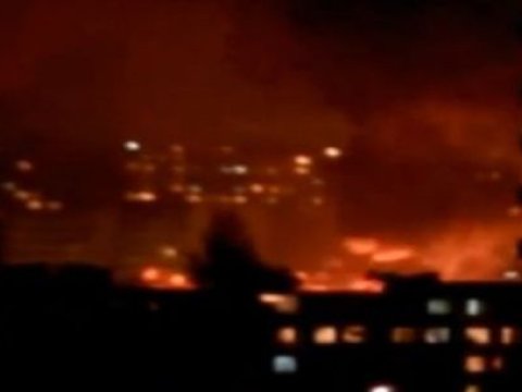   Paytaxtda yaşayış binası yanır   - Video  