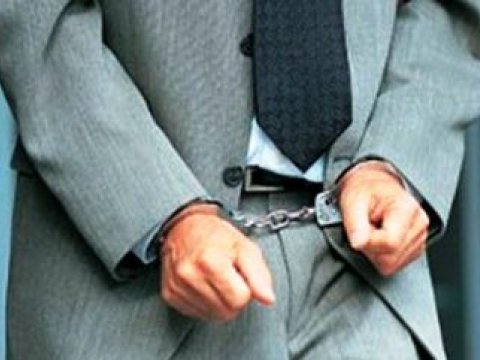 Azərbaycanda vəzifəli şəxs rüşvət başında yaxalandı