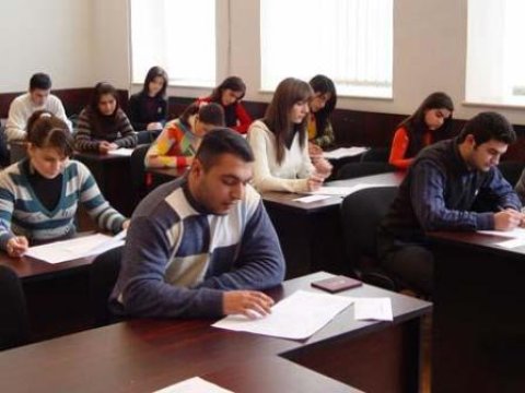 Bu gün müəllimlər imtahan verir