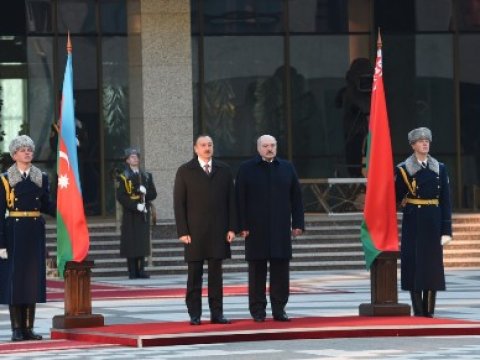 İlham Əliyevin Belarusda rəsmi qarşılanma mərasimi olub