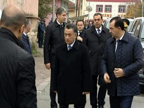  Ramil Usubov polis əməkdaşının yas mərasiminə qatılıb  - FOTO  