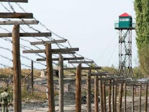 Ermənistanda sərhədçi özünü güllələdi