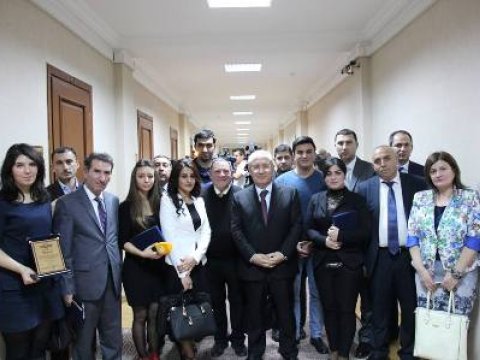 Nazirlik jurnalistləri mükafatlandırdı - FOTOLAR