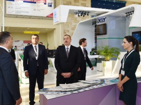 İlham Əliyev sərgidə - FOTO 