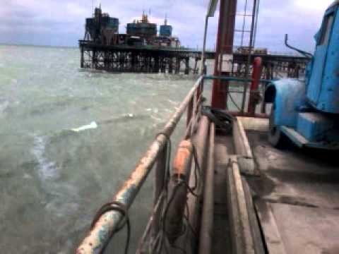 Tufan “Neft daşları”nda qəzaya səbəb oldu, 3 neftçi itkin düşdü