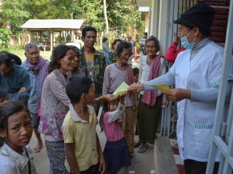 Bütün kəndi HİV virusuna yoluxdurdu 