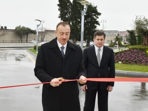 İlham Əliyev Əmlak Məsələləri Dövlət Komitəsinin yeni Mərkəzinin açılışında olub