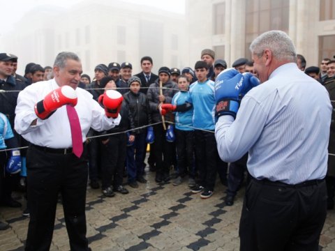 Əhəd Abıyev məmuru belə “əzişdirdi” - VİDEO