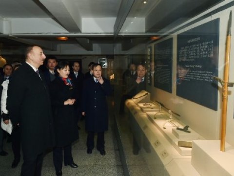 İlham Əliyev yeraltı heykəllər muzeyində olub - FOTOLAR