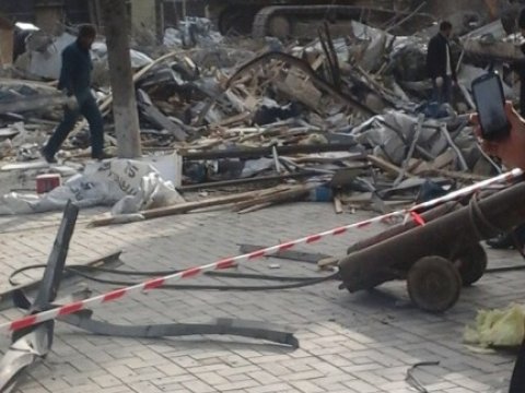 “Nizami” metrosunun yaxınlığındakı obyektlər sökülür