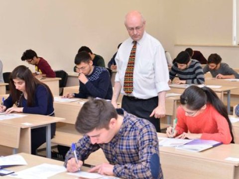 Bakı Ali Neft Məktəbində semestr imtahanlarını britaniyalı müəllimlər keçirir 